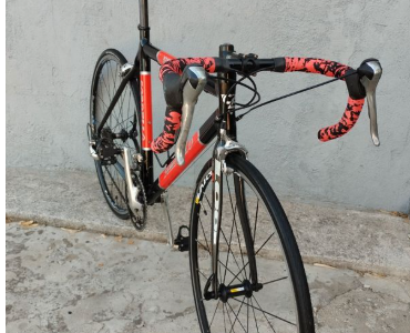 Vélo route en carbone et alu