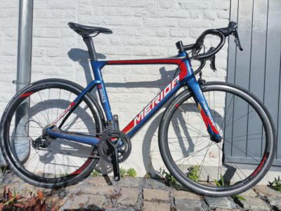 Vélo de route à réparer