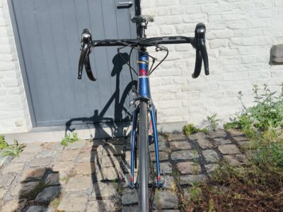 Vélo de route à réparer