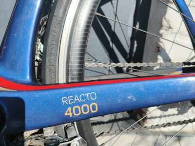 Vélo de route à réparer