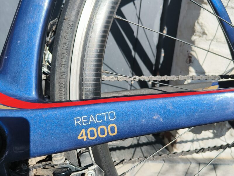 Vélo de route à réparer