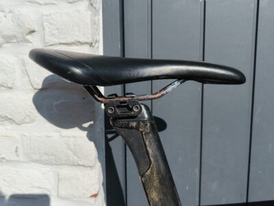 Vélo de route à réparer